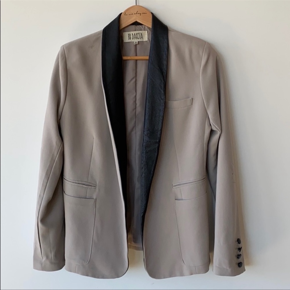BB Dakota Tuxedo Blazer 🔥💕